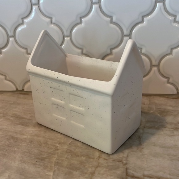 Three white speckled ceramic house planters - Picture 4 of 5